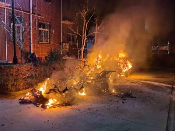 西安一小區(qū)電動(dòng)車著火，火災(zāi)預(yù)警監(jiān)控是電動(dòng)車棚必不可少的！