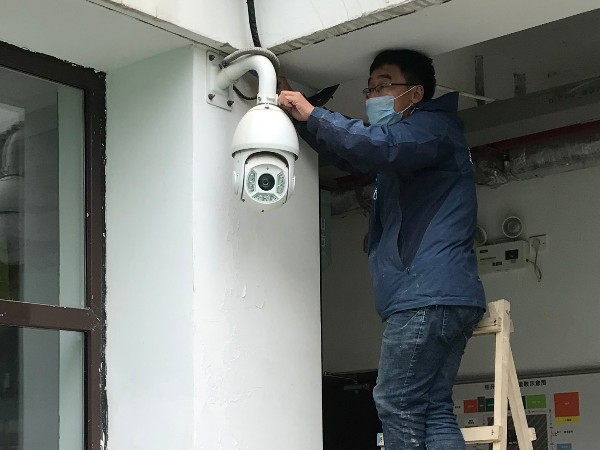 專業(yè)問題交給專業(yè)人士解決，西安監(jiān)控?cái)z像頭維修就找鑫安安防！