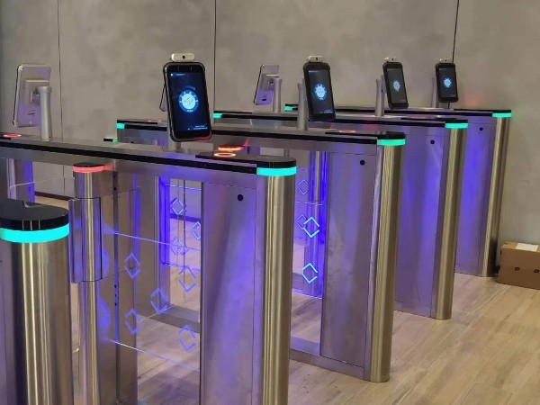 園區(qū)一臉通門禁系統(tǒng)，日常管理和身份識別統(tǒng)一化